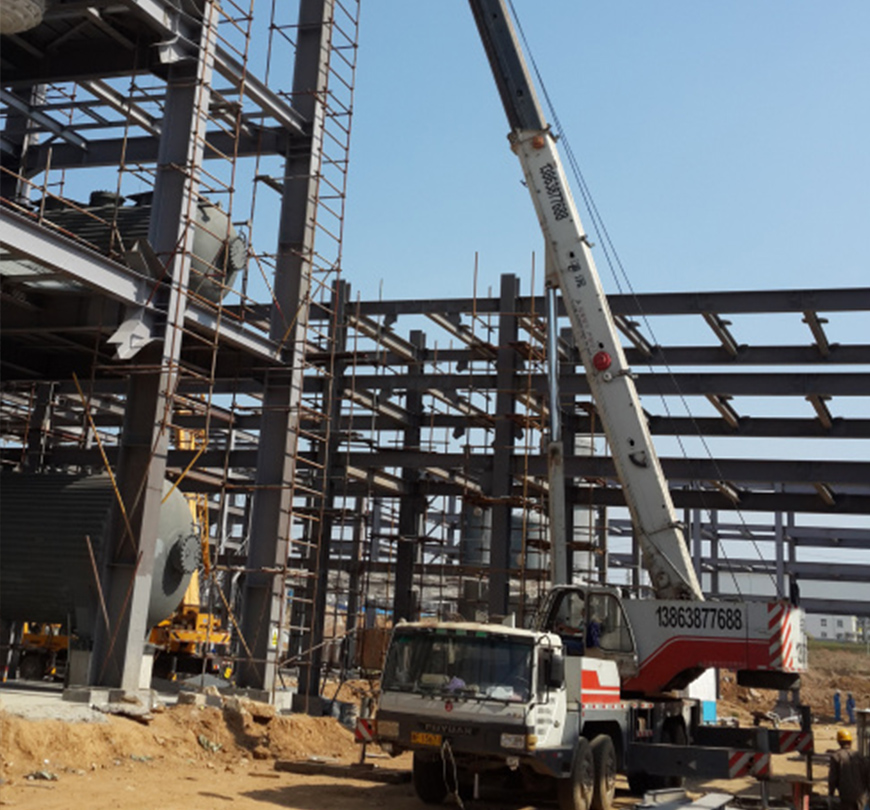 萬(wàn)華特種胺鋼架吊裝