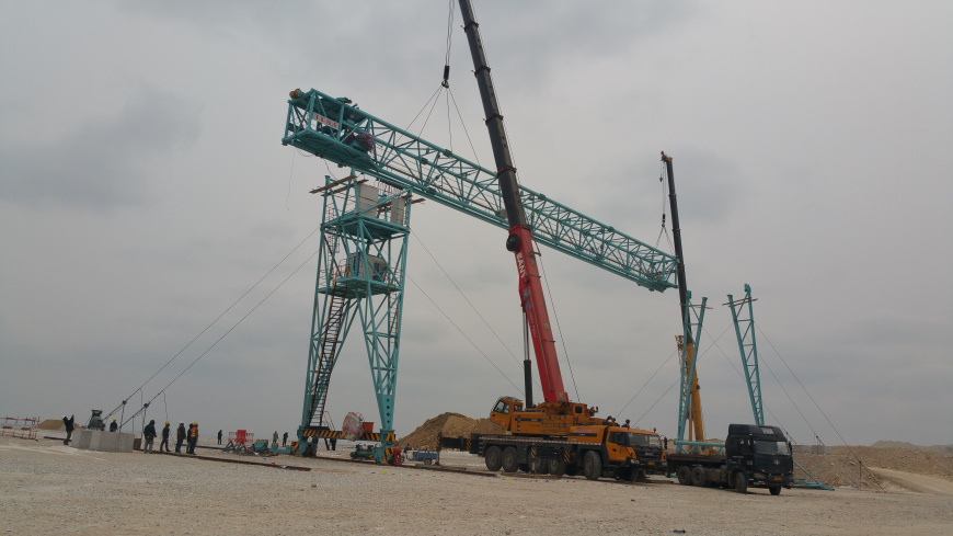 煙臺(tái)八角發(fā)電廠龍門(mén)起重機(jī)吊裝